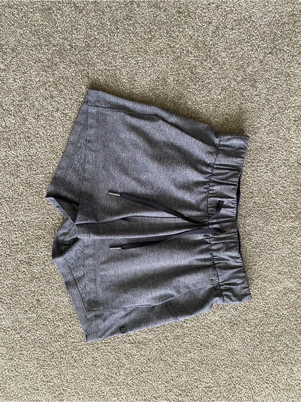 Lululemon gray shorts - Picture 6 of 8